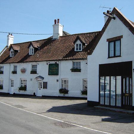 The Crown Hotel Mundford Exterior foto