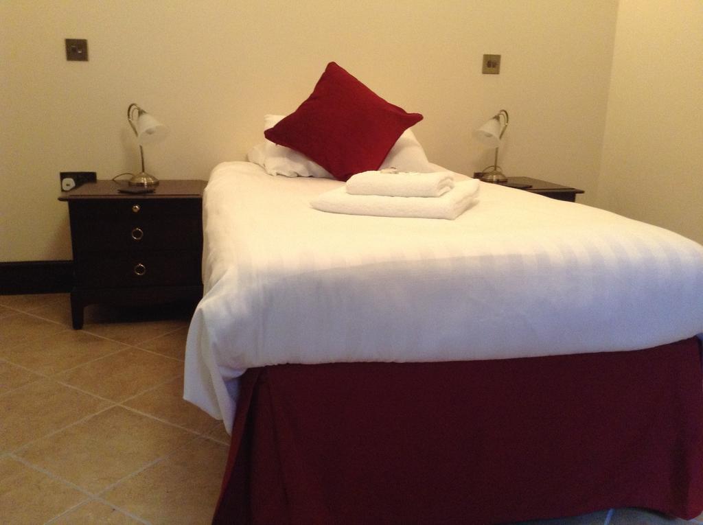 The Crown Hotel Mundford Habitación foto