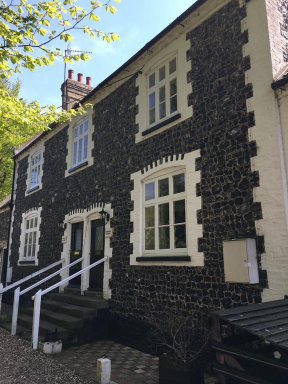 The Crown Hotel Mundford Exterior foto